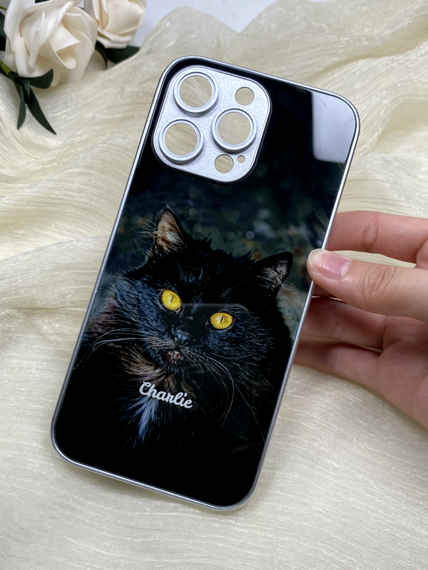 The Ultimate Gift for Cat Lovers – A Phone Case with Their Beloved Cat!